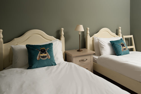 Bee Cottage Twin Bedroom